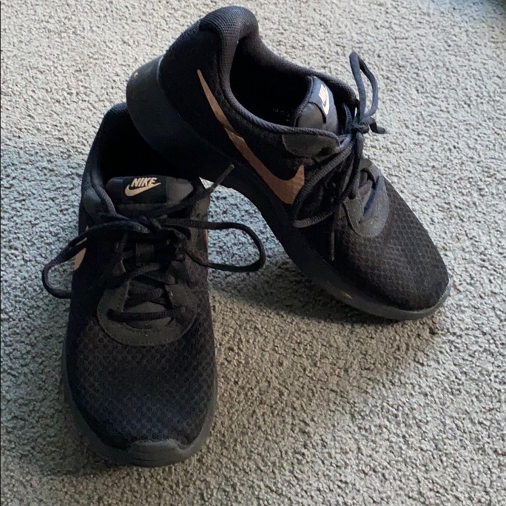 Nike Women’s Tanjun Sneaker